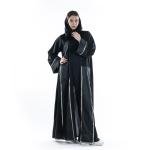 عباية أنيقة بتفاصيل مخملية وحواف معدنية مع جيوب خارجية وطرحة موضة محتشمة للنساء
