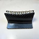 مشبك الشعر نوير دوت العتيق بلمسة لامعة وأسنان ذهبية