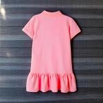 فستان بولو بناتي بحافة مكشكشة مع ياقة محاكة وقماش مطاطي مريح