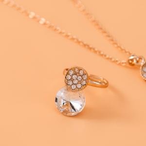 مجموعة قلادة وأقراط مرصعة بكريستالات مزدوجة باللون الذهبي اللامع