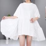 فستان تيشيرت بياقة مستديرة وطبقة كشكشة شفافة