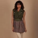 جيليه للسيدات بحزام بدون أكمام مع تنورة ذات ثنيات هندسية