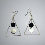 أقراط متدلية مثلثات هندسية أنيقة - لمسات باللونين الأسود والفضي