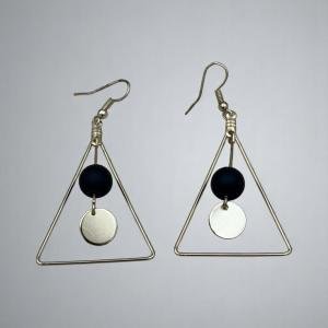 أقراط متدلية مثلثات هندسية أنيقة - لمسات باللونين الأسود والفضي