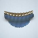 مشبك شعر على شكل صدفة – بتصميم خطوط بحرية وحواف مموجة