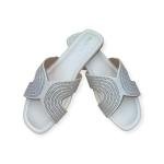 نعال مسطح مرصع بالأحجار الكريمة