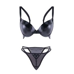 طقم حمالة صدر من الجلد الصناعي الأسود وثونغ شبكي