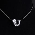 قلادة القلب الفضي الأبدي