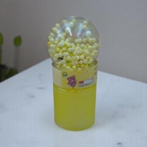 عجينة سلايم مع لعبة طائرة وخرز عائم في علبة كروية شفافة لعبة حسية للأطفال