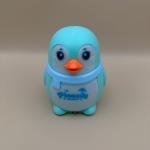 لعبة البطريق المتمايل القابل للشد مع وشاح