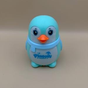 لعبة البطريق المتمايل القابل للشد مع وشاح