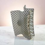 مشبك شعر بتصميم منقط لامع مع قبضة ذهبية وثبات واسع