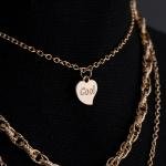 قلادة الطبقات بتصميم القلب والوردة رمز خالد للأناقة