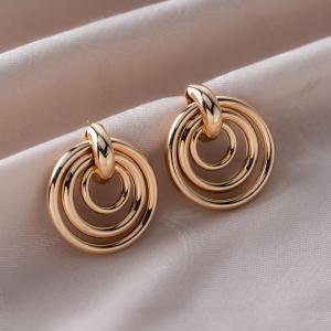 أقراط الثلاثية يدوية