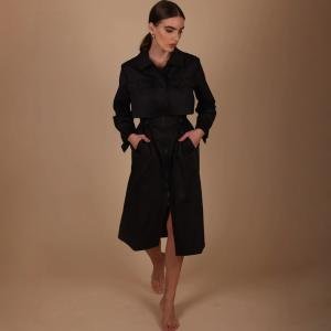 معطف نسائي قصير يبرز القوام بأسلوب أنيق جيوب أمامية عملية وأناقة