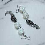 أقراط متدلية بتصميم لؤلؤي مع أوراق الشجر