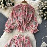 طقم تنورة طويلة بنمط مطوي مع بلوزة بتفاصيل كشكش وخصر مطاطي