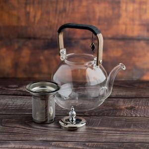 إبريق شاي زجاجي أنيق بمصفاة فضية ومقبض خشبي