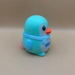 لعبة البطريق المتمايل القابل للشد مع وشاح