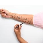 آيسنس قلم ايلاينر – مقاوم للماء - لون 010 أسود