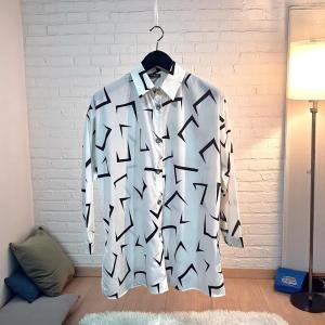 قميص ساتان نسائي بطبعة تجريدية بلوزة حفلات كاجوال كبيرة الحجم