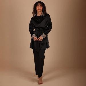 قميص تونيك للسيدات بحزام مع ياقة وأساور مطبوعة