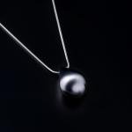 مجموعة أقراط وقلادة بتصميم  لامع عاكس إكسسوارات راقية وعصرية