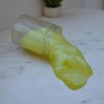 عجينة سلايم مع لعبة طائرة وخرز عائم في علبة كروية شفافة لعبة حسية للأطفال