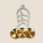 حامل تقديم ثلاثي الطبقات باللون الذهبي مع قاعدة أكريليك شفافة