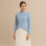 فستان بتصميم بلوزة علوية بنهايات مدببة وبليسية من أسفل