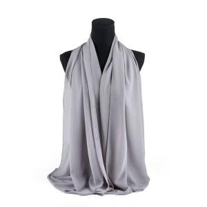 وشاح رمادي فاتح مصنوع من مزيج القطن والبوليستر