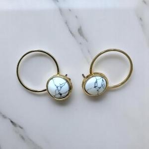 أقراط أوربت بتصميم رخامي – إطار بحلقة ذهبية