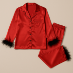 طقم بيجامة VIP مزين بالريش من الساتان