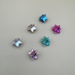 مشابك شعر صغيرة بشكل نجمة معدنية أنيقة، لامعة، وتثبت الشعر بثبات