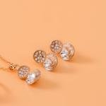 أحجار كريستال مستديرة مع زخارف ملمسية قطعة ديكور أنيقة ومتألقة