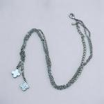 عقد مع قلادتين بتصميم زهرتين