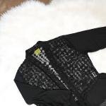 بلوزة دانتيل نسائية سوداء بشيفون شفاف وقصة بيبلوم وأكمام جرس