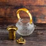 إبريق شاي زجاجي بنقشة زهور مزخرفة ولمسات ذهبية