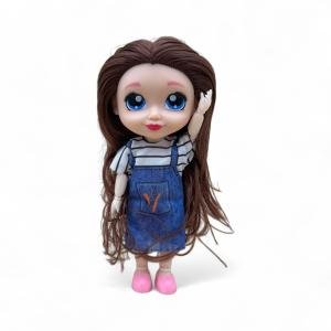 دمية الجمال والأناقة دمية بشعر بني قميص مخطط وفستان جينز بتصميم عصري