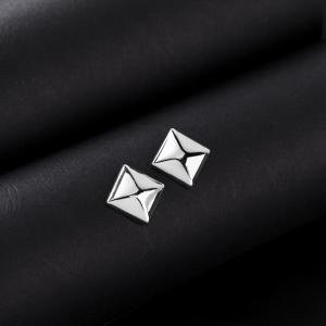 أقراط شكل هرم هندسي لمسة عصرية تكمل أناقتك