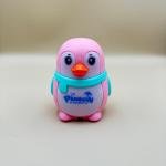 لعبة البطريق المتمايل القابل للشد مع وشاح