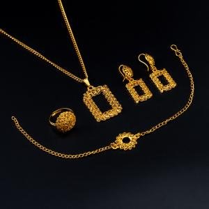 طقم مجوهرات قديم بتصميم مستطيل ومزخرف