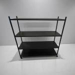 رف تخزين معدني عصري ذو 4 رفوف بعجلات