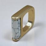 خاتم بارز بتفصيل أسطواني رخامي