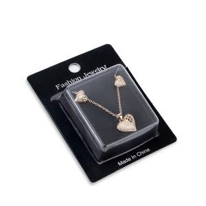 مجموعة قلادة قلب شبكية وأقراط صغيرة اصطناعية تألقي بالأناقة مزيج مثالي من الفن والإبداع