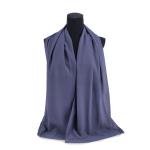 شيلة من القطن والبوليستر بحواف مخيطة بدقة - أزرق فحمي