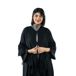 عبايه جميلة بتصميم بسيط مكشكشة