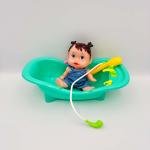 دمية مع حوض استحمام وإكسسوارات