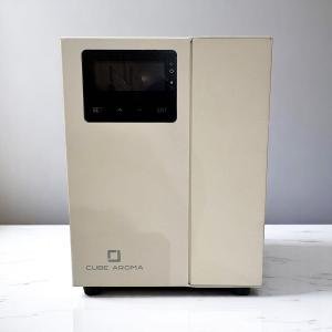 كيوب أروما جهاز موزع العطر المكعب أبيض