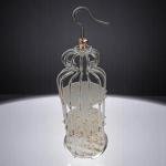 صينية تقديم برقائق الذهب